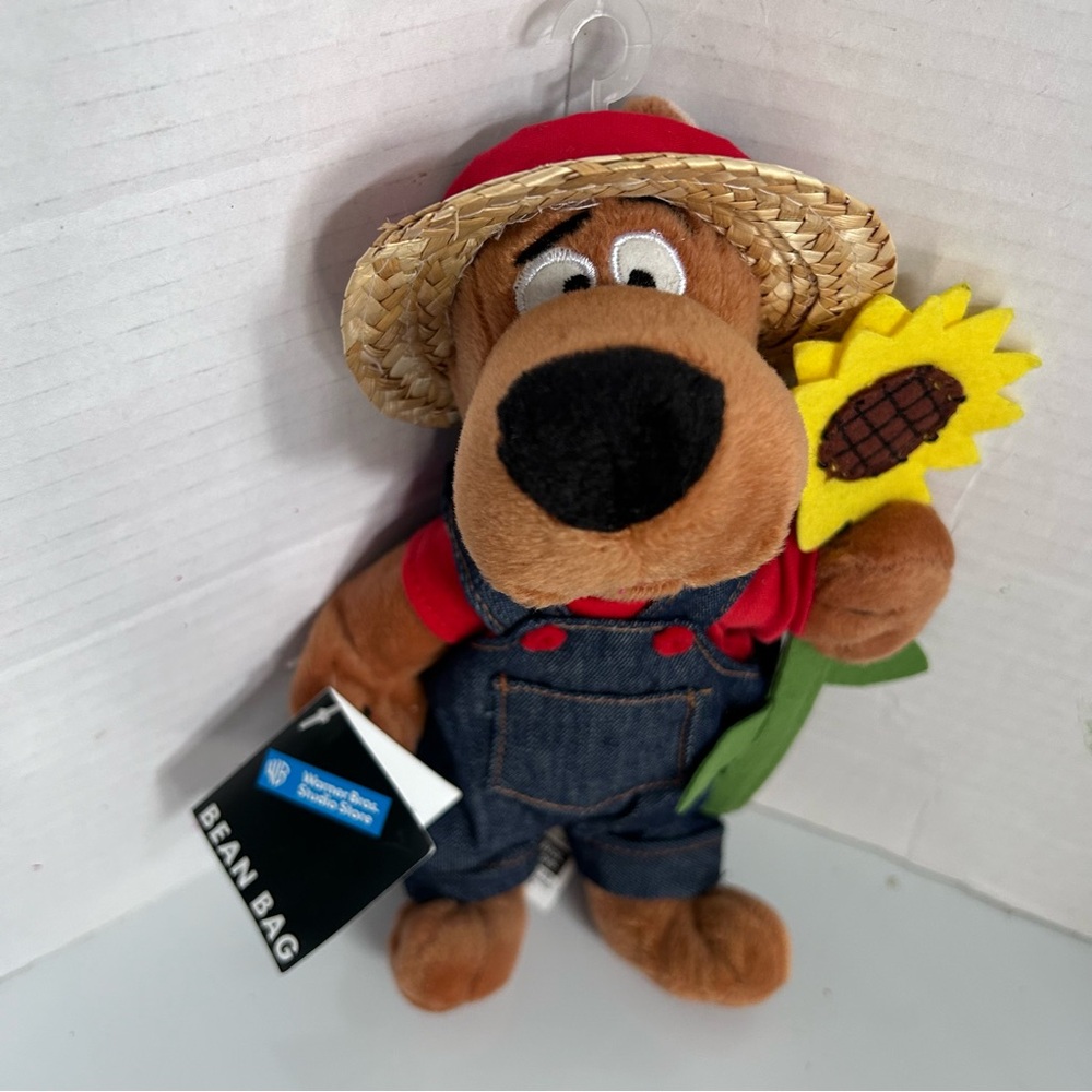 Warner Bros. Bean bag Plush: Farmer Scooby-Doo with Sunflower